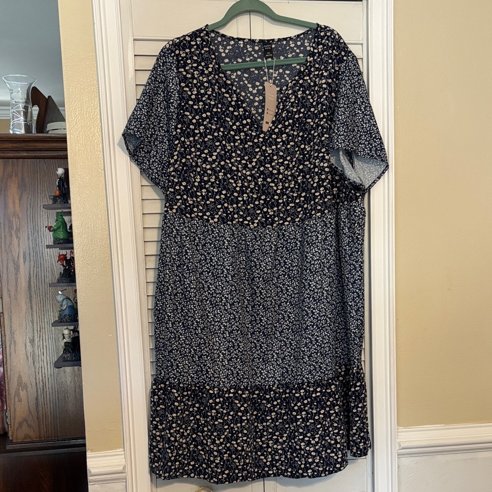 Chic Black and White Floral Midi Dress